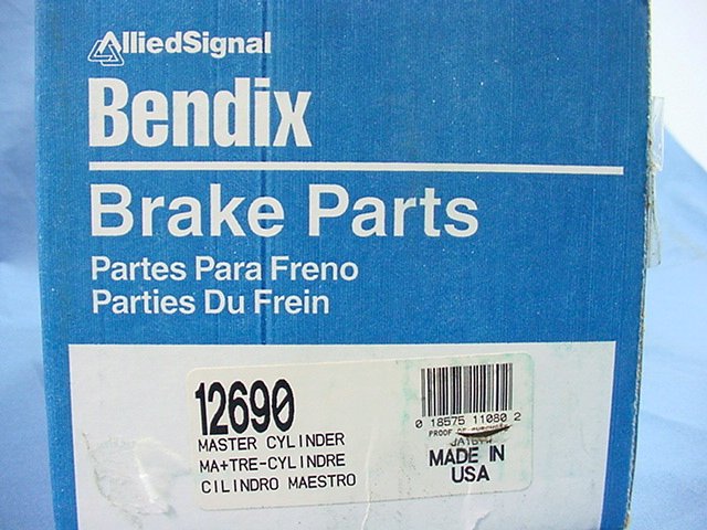 New Bendix 12690 Brake Master Cylinder 88 89 90 91 92 93 Vovlo 240