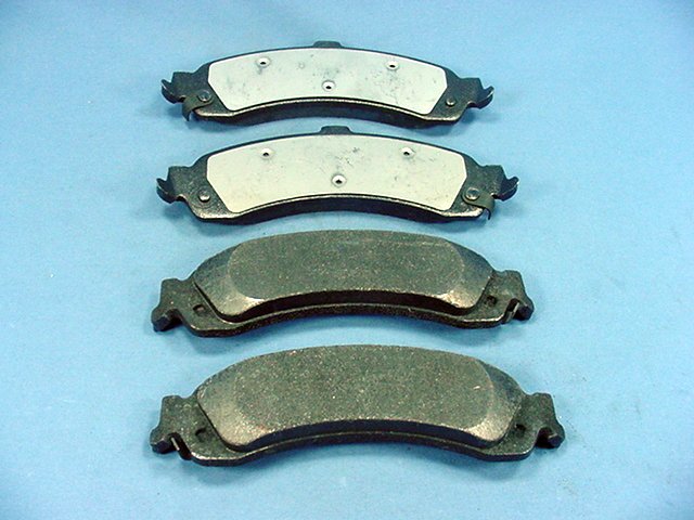 Bosch Quiet Cast Brake Pad Set BP834 00-06 Tahoe Denali Blazer Silverado REAR