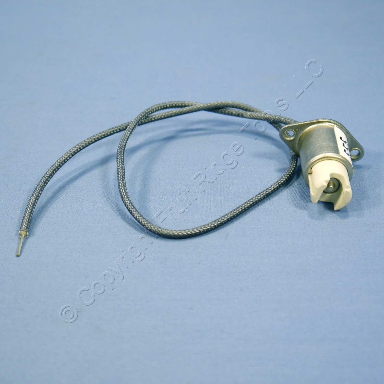 Leviton Porcelain Lamp Holder Light Socket TungstenHalogen Rear Flange