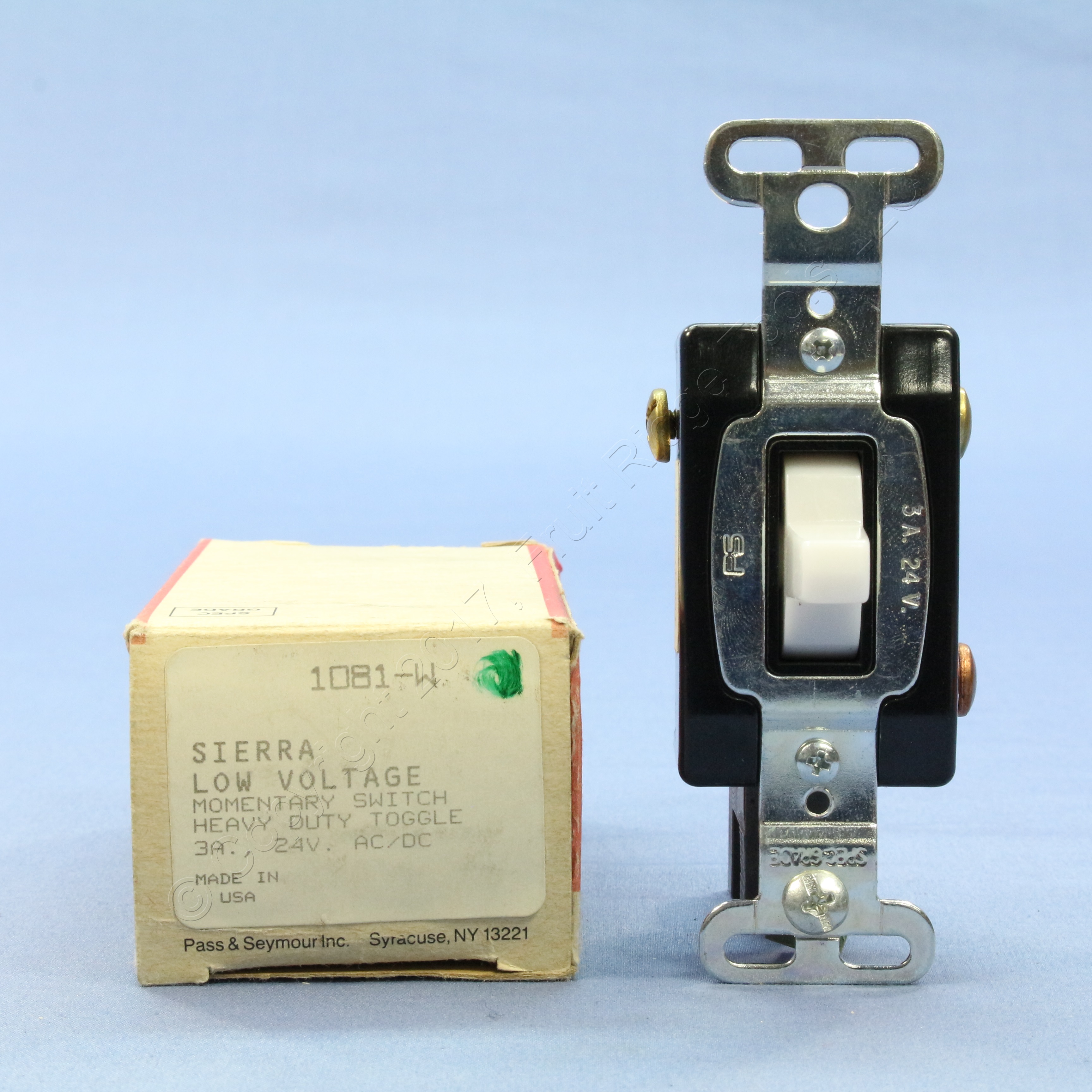 Pass & Seymour WHITE Low Voltage Momentary Switch Heavy Duty Toggle 3A